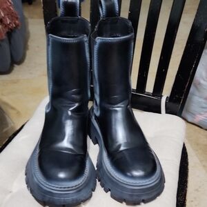 Black Chunky Chelsea Boots